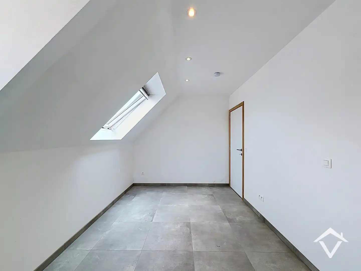 Centraal gelegen nieuwbouwwoning met 3 slaapkamers, tuin en overdekte autostaanplaats foto 26