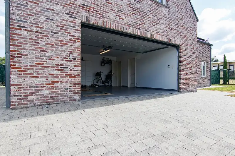 Ruime, volledig instapklare en omheinde gezinswoning met schaarlift naar de kelder op een perceel van maar liefst 13 aren 62 centiaren! foto 33