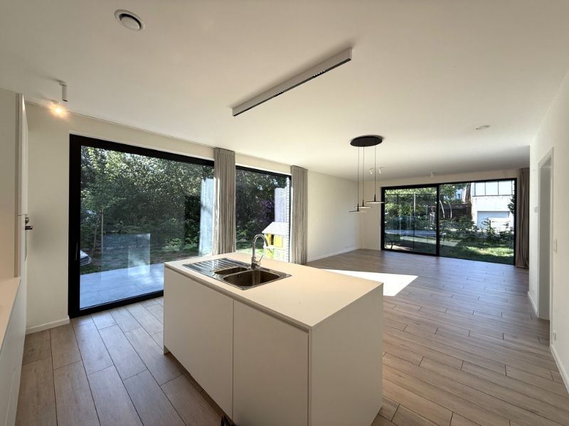 Zeer ruime, energiezuinige nieuwbouwwoning met tuin – gelegen aan de Rozenbroeken foto 2