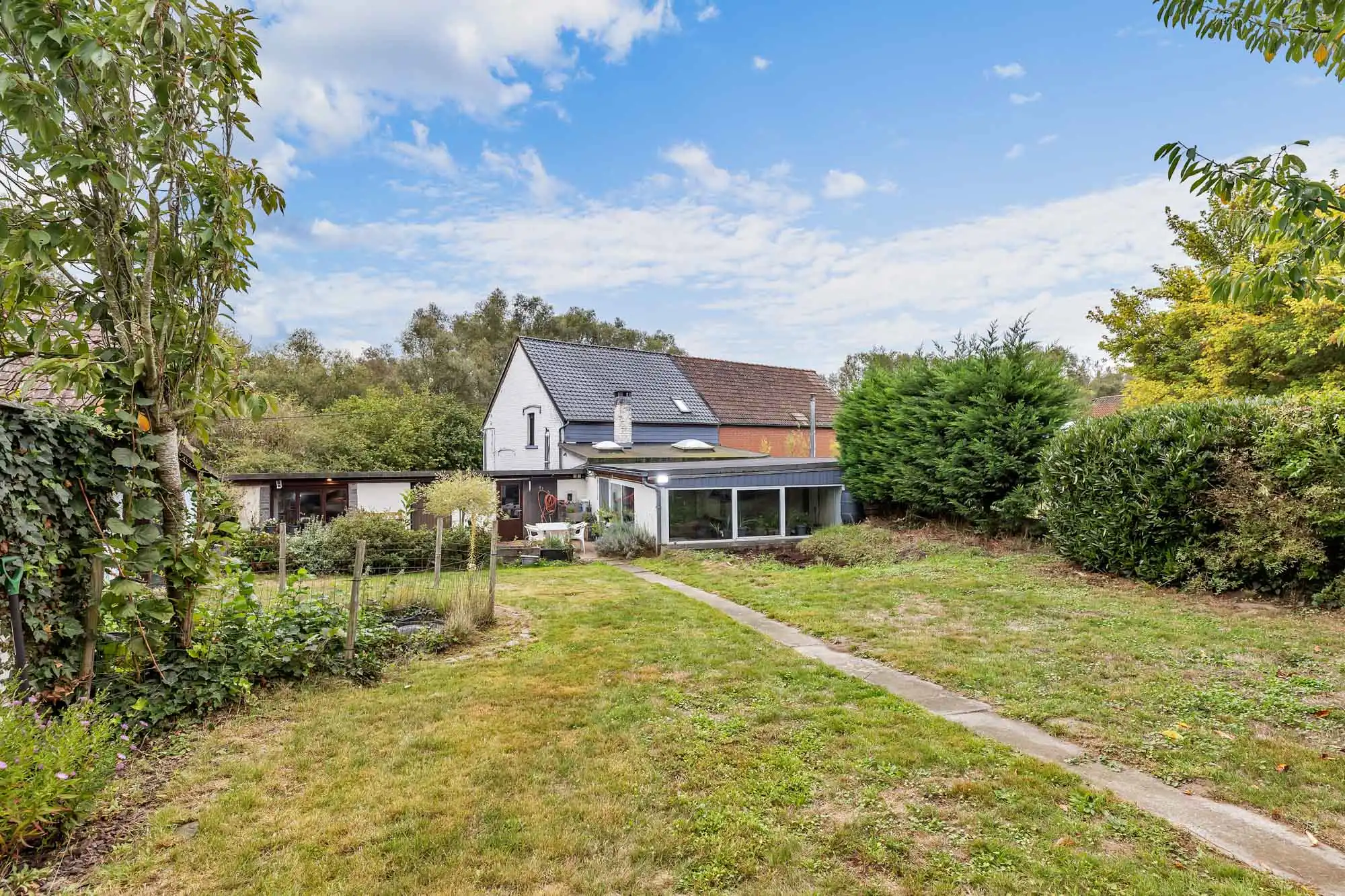 Instapklare woning met ruime garage op groene locatie foto 25