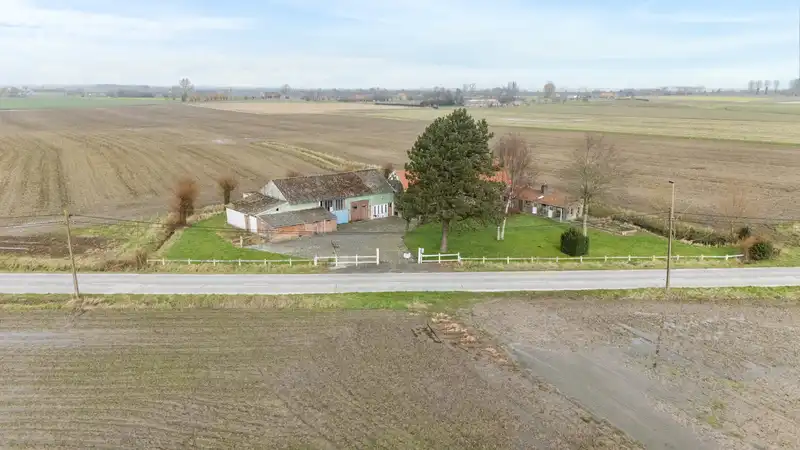 Hoeve met bijgebouwen foto 10