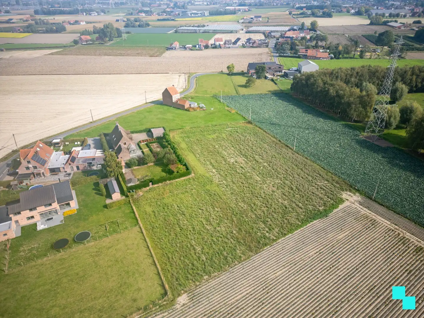 Landelijk gelegen open bebouwing op grens Lendelede, Izegem en Sint-Eloois-Winkel foto 3