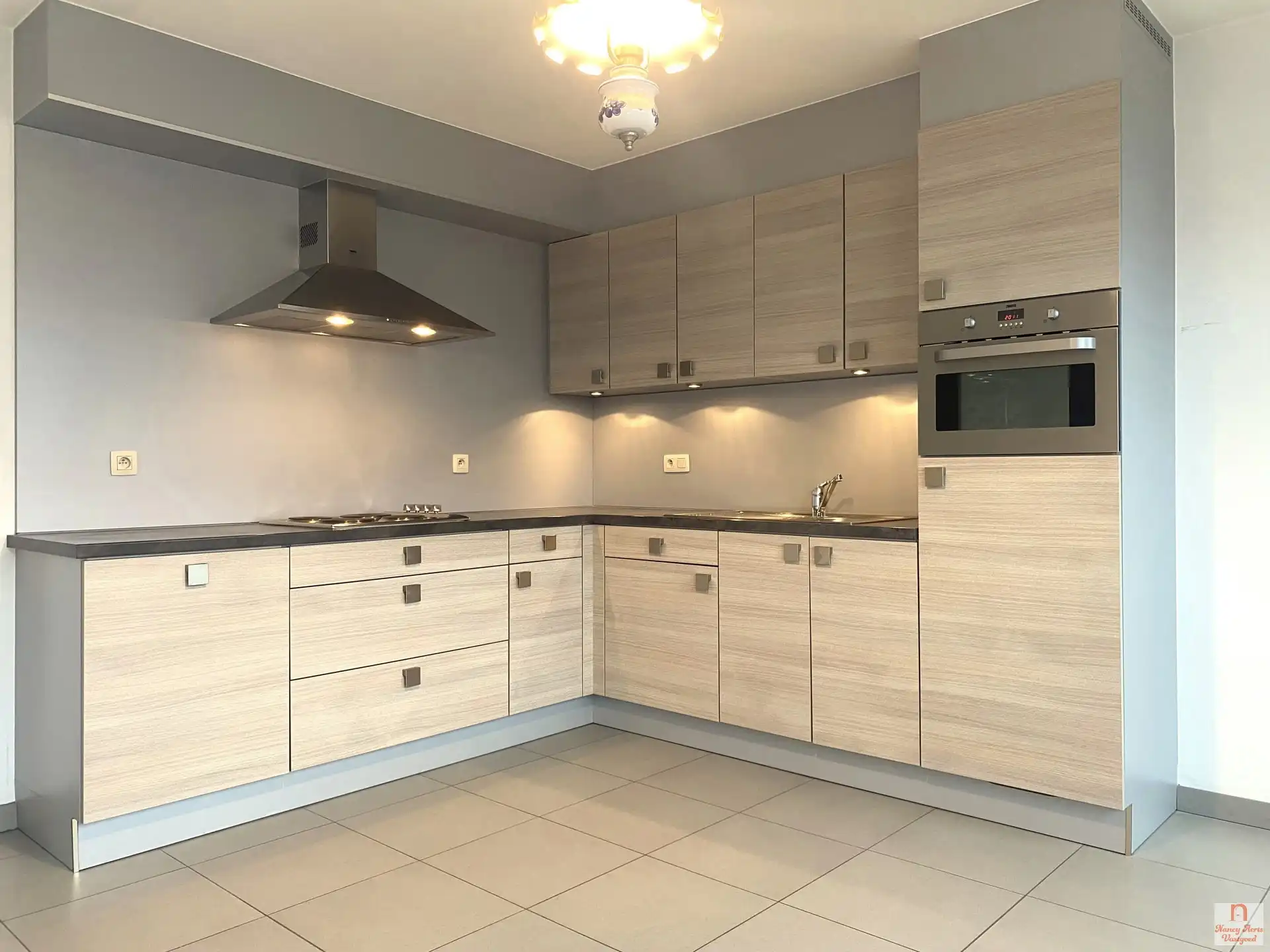 Modern appartement met 2 slaapkamers, terras en parking foto 3