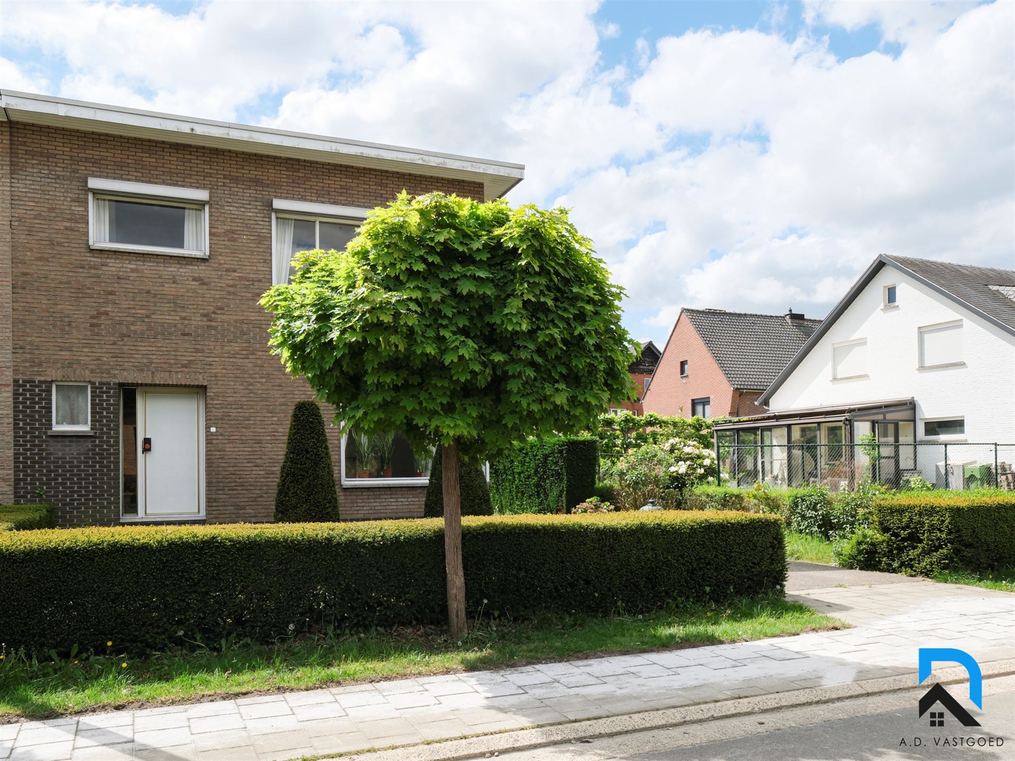 Halfopen bebouwing met tuin op toplocatie foto 27