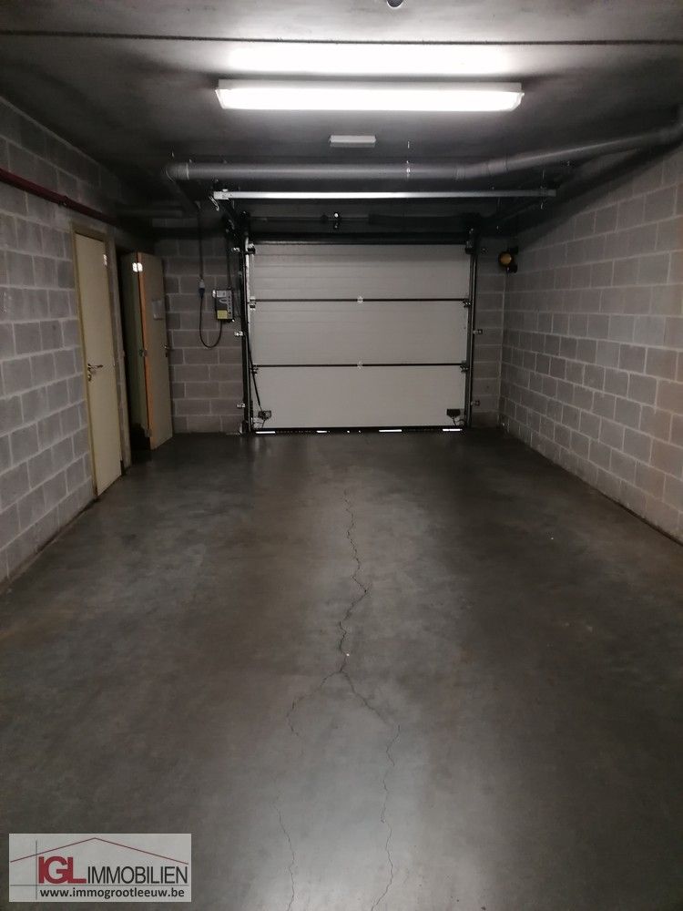 Staanplaats in recent gebouw van 2009 TE HUUR! foto 4