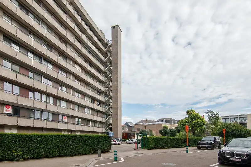 LICHT OP TE FRISSEN 2-SLAAPKAMERAPPARTEMENT MET GEMEENSCHAPPELIJKE PARKEERPLAATSEN VOOR BEWONERS OP TOPLOCATIE BINNEN DE KLEINE RING! foto 23