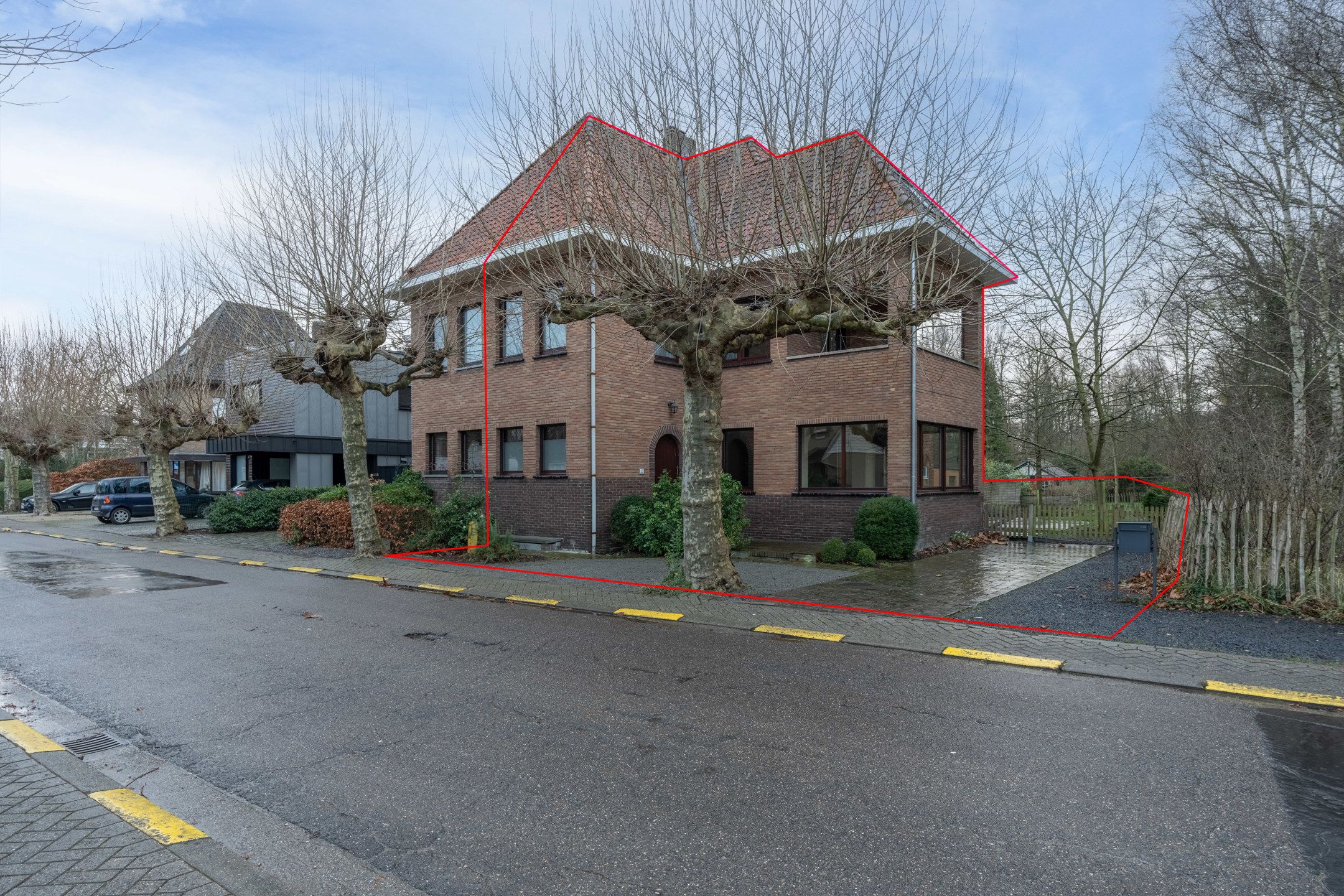 Karaktervolle gezinswoning met 3 slaapkamers te centrum Mol foto {{pictureIndex}}