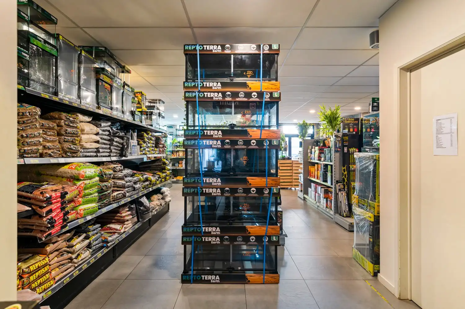 Ruim handelsgelijkvloers (208 m²) met brede etalage en buitenruimte (72 m²) in Kontich foto 10