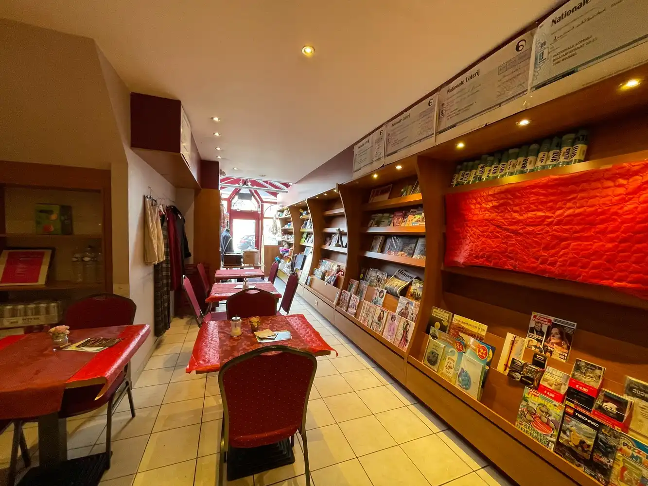 Handelsgelijkvloers met koer en bovengelegen appartement foto 6