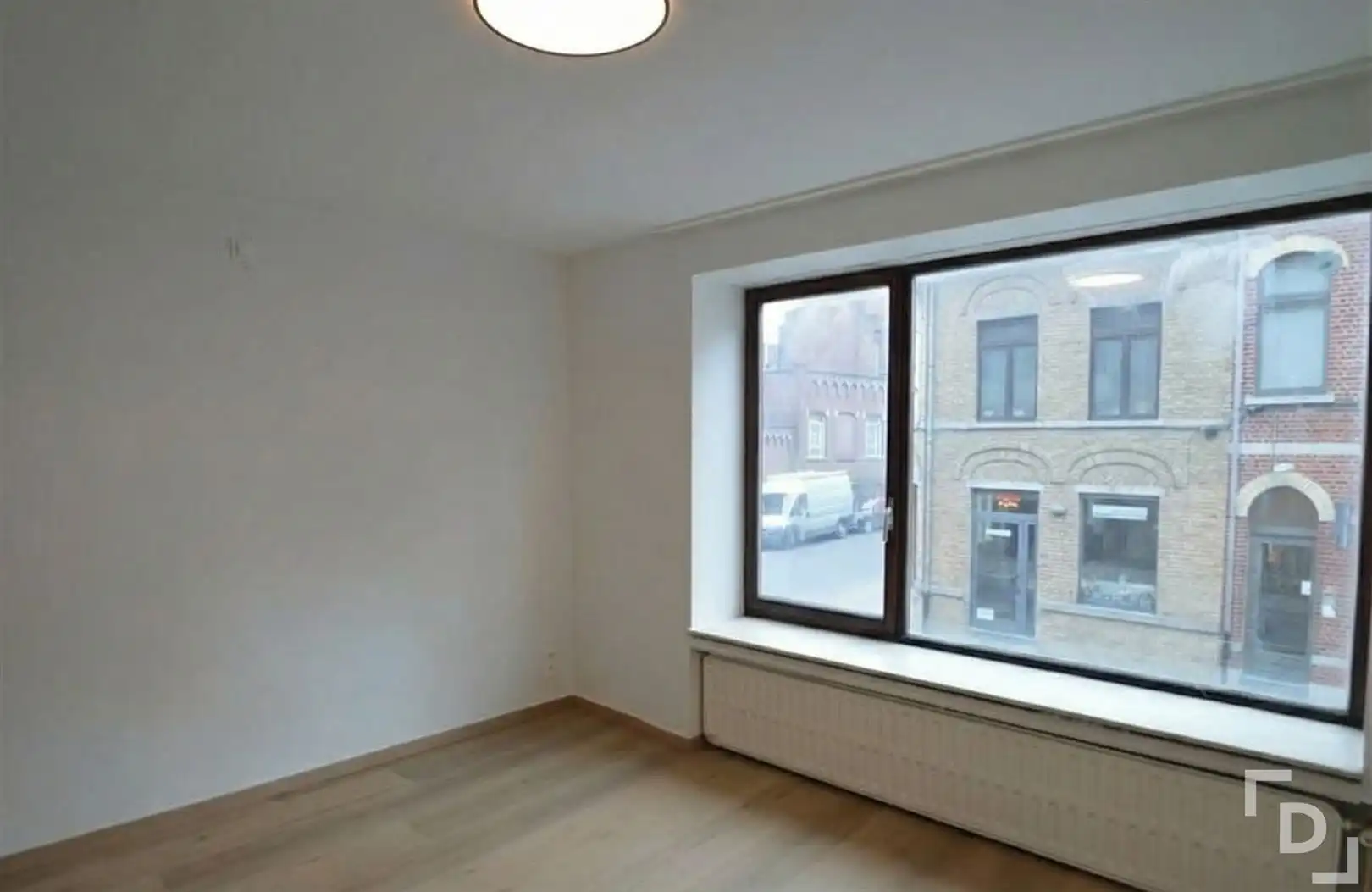 Gerenoveerd appartement in hartje Ieper foto 10