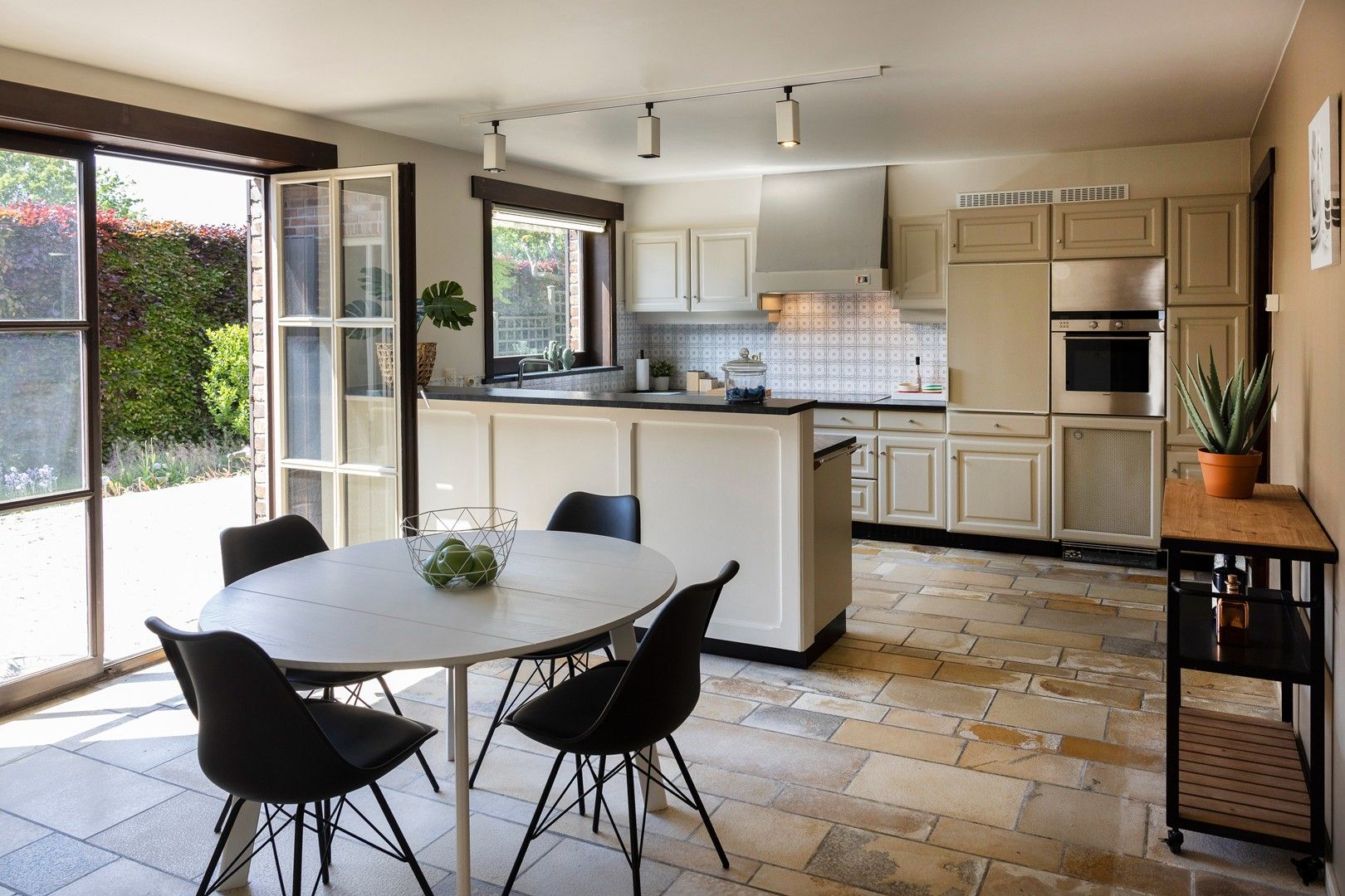 Ruime, te renoveren villa met heel wat potentieel. foto 6