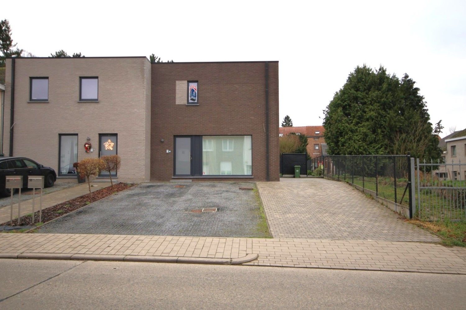 Zeer rustig gelegen woning met 3 slaapkamers foto {{pictureIndex}}