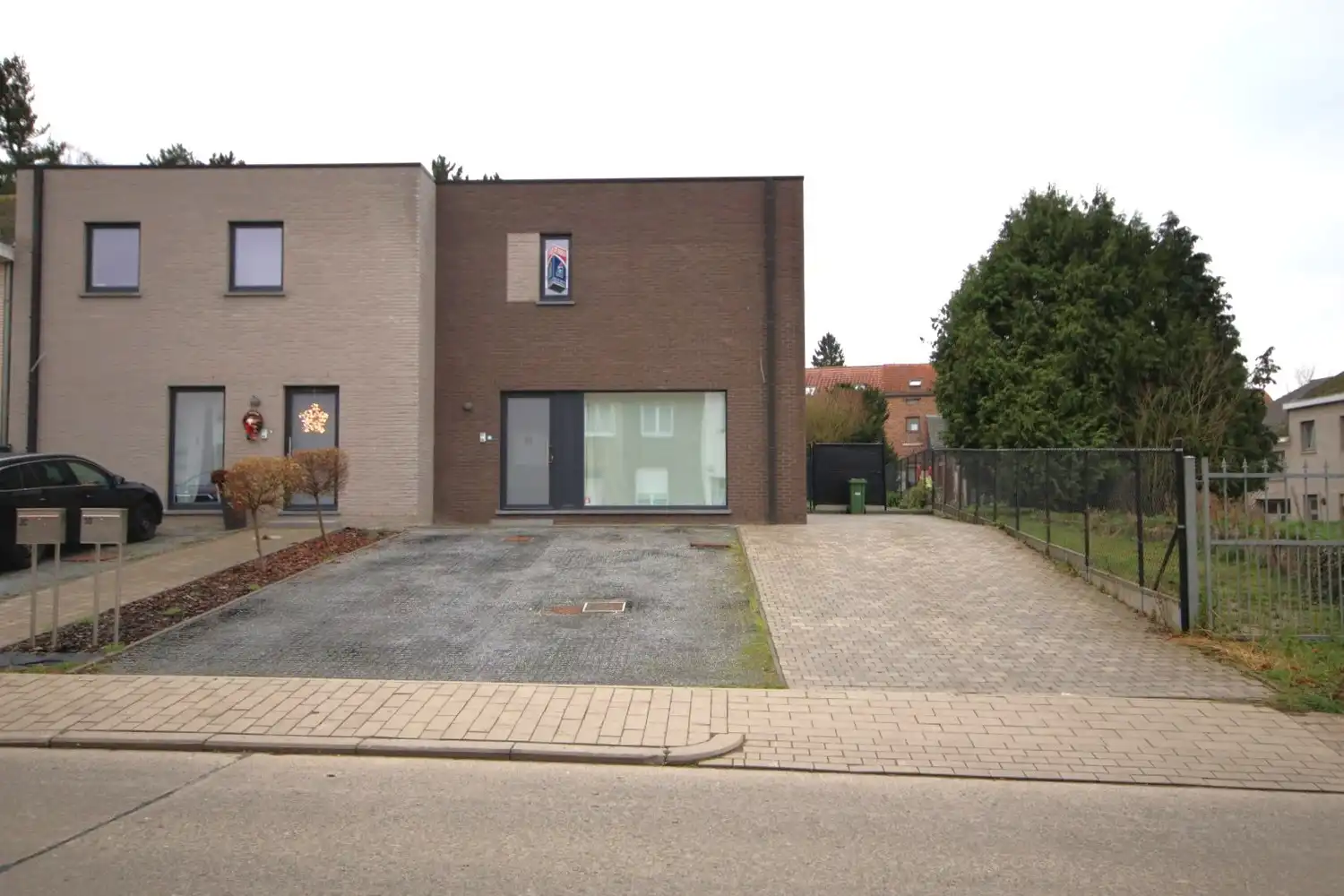 Zeer rustig gelegen woning met 3 slaapkamers foto {{pictureIndex}}