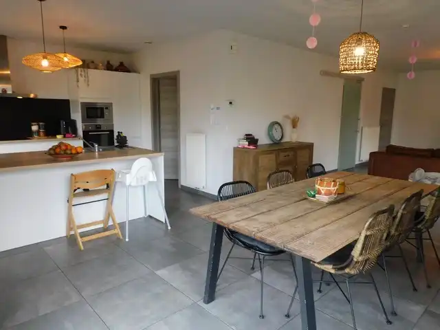 Rustig gelegen gezinswoning met 3 slpks, tuin en carport foto 8