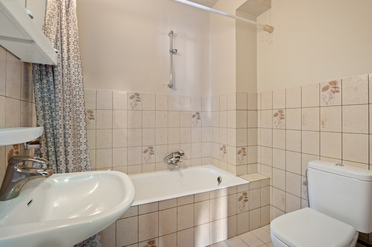 Unieke bel-etage verdeeld in 2 wooneenheden te koop in Hoevenen! foto 16