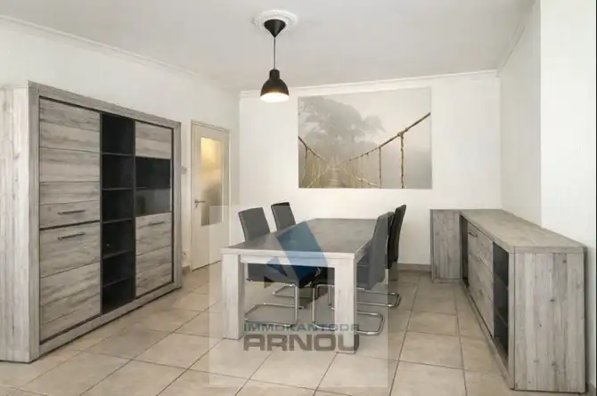 Centraal gelegen, lichtrijk en ruim appartement met 2 slaapkamers en garage foto 5