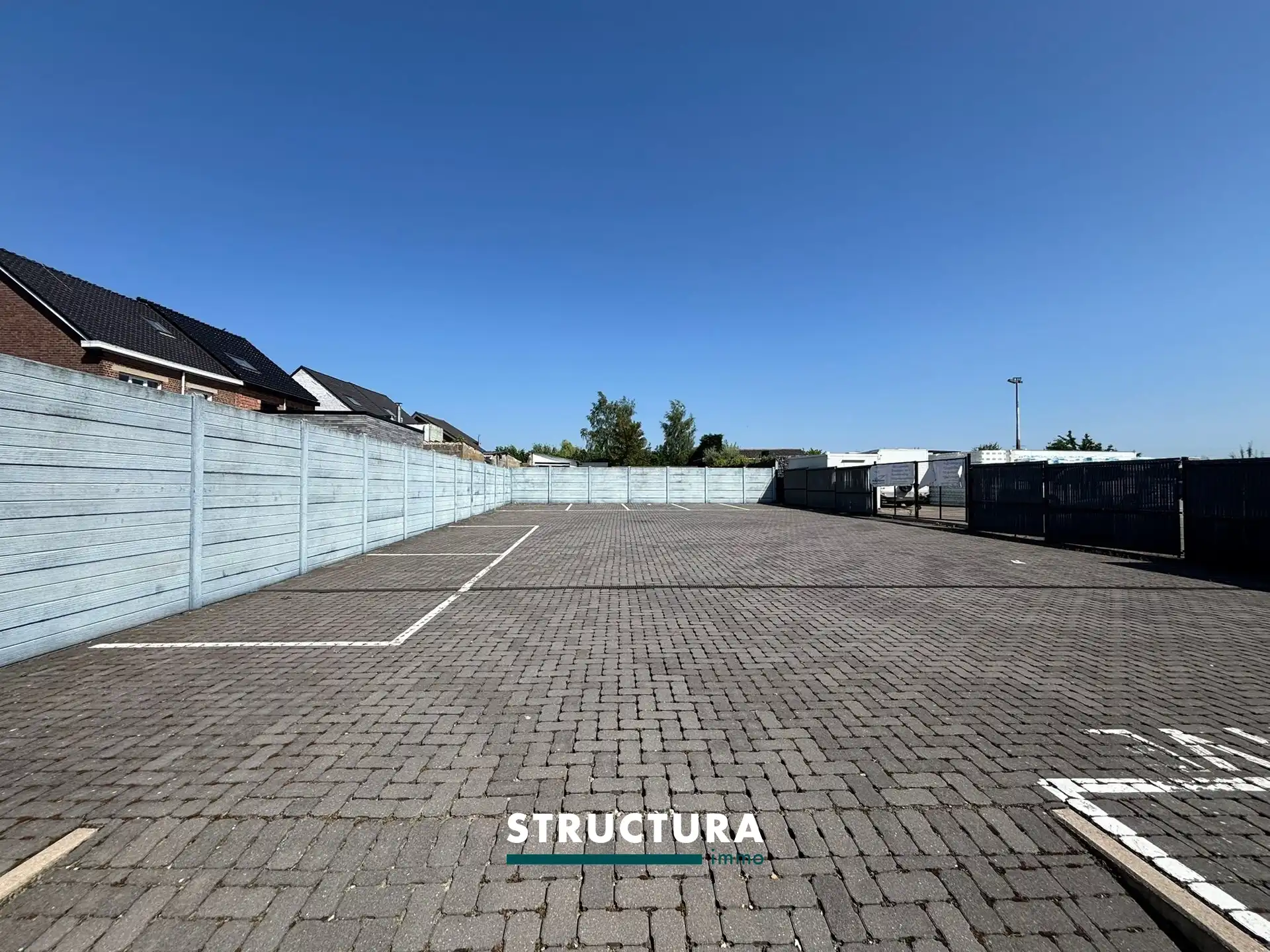 Recente kantoorruimte op commerciële ligging met achtergelegen parking! foto 10