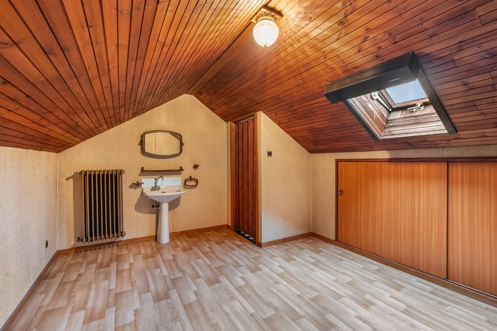 Halfvrijstaande woning op een perceel van 7a31ca, met aparte bureelruimte en inpandige garage! foto 16