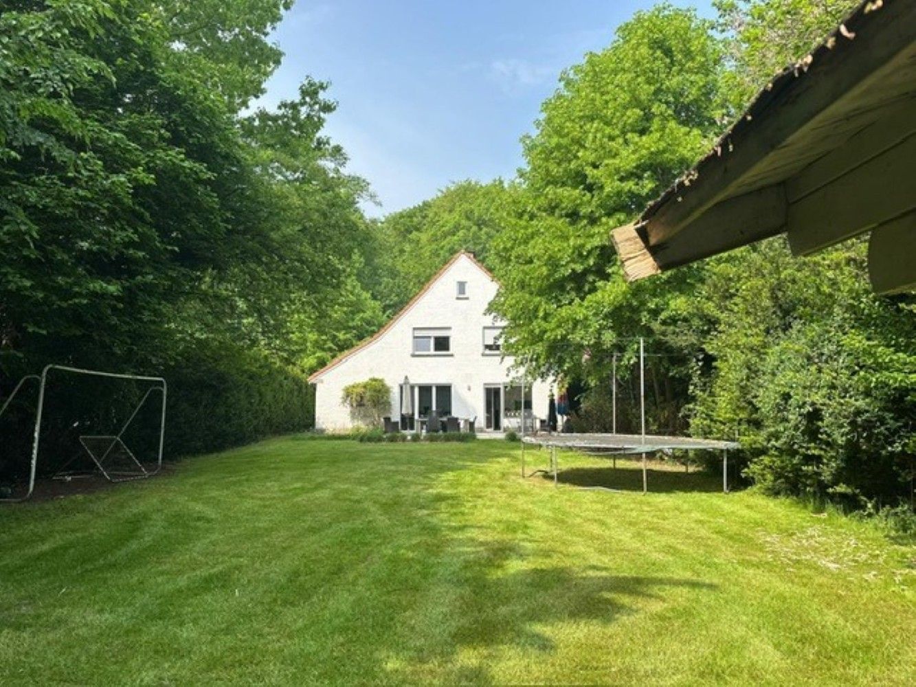 Uitzonderlijk gelegen villa aan de rand van Heverleebos foto {{pictureIndex}}