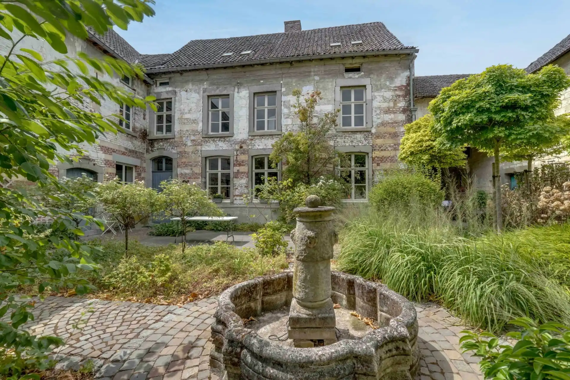 Karaktervolle vierkantshoeve met 5 slaapkamers en prachtige binnenkoer foto 22