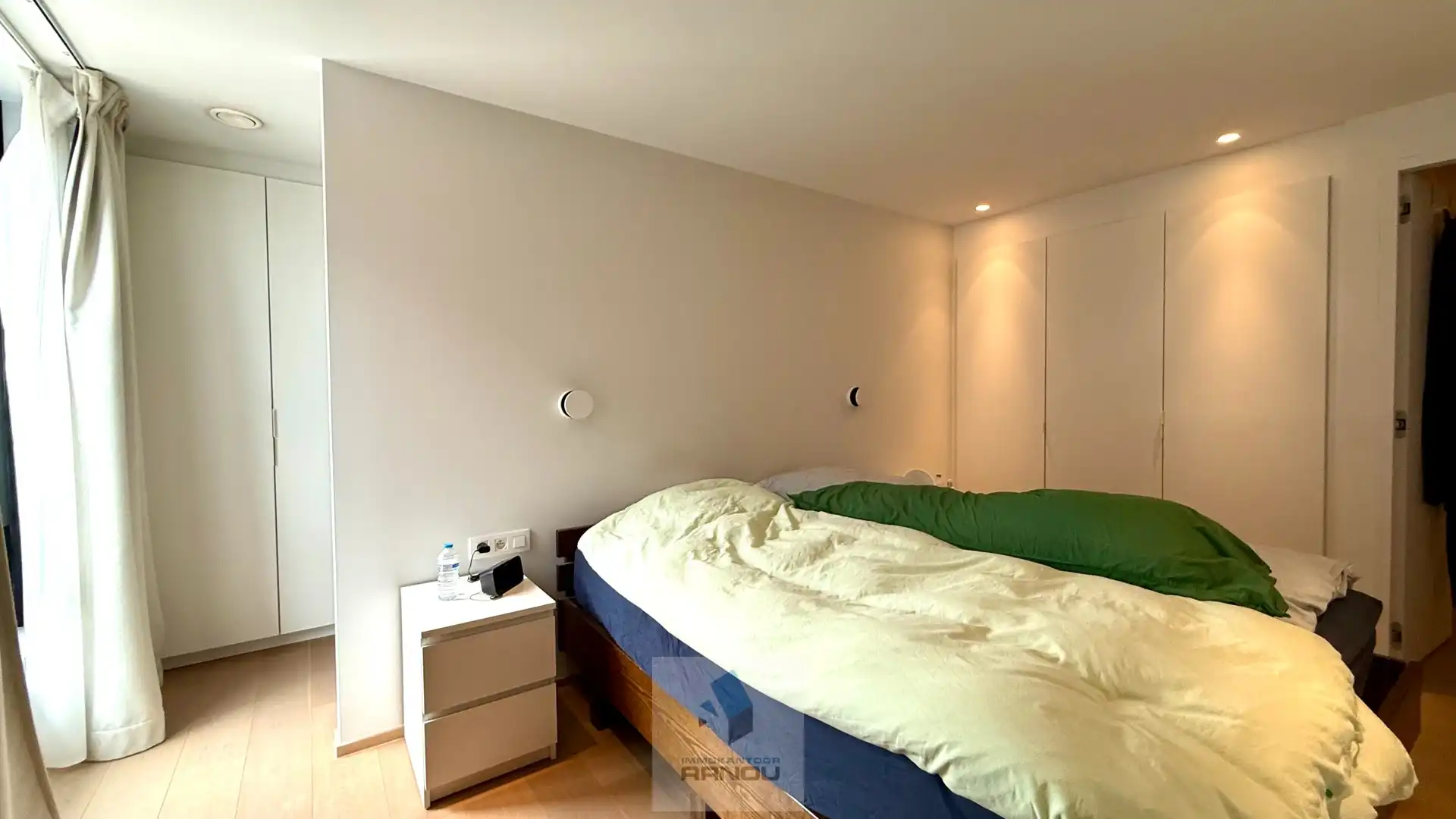 Stijlvolle en ruime loft met 2 slaapkamers, dressing, overdekt terras en 2 parkeerplaatsen foto 15