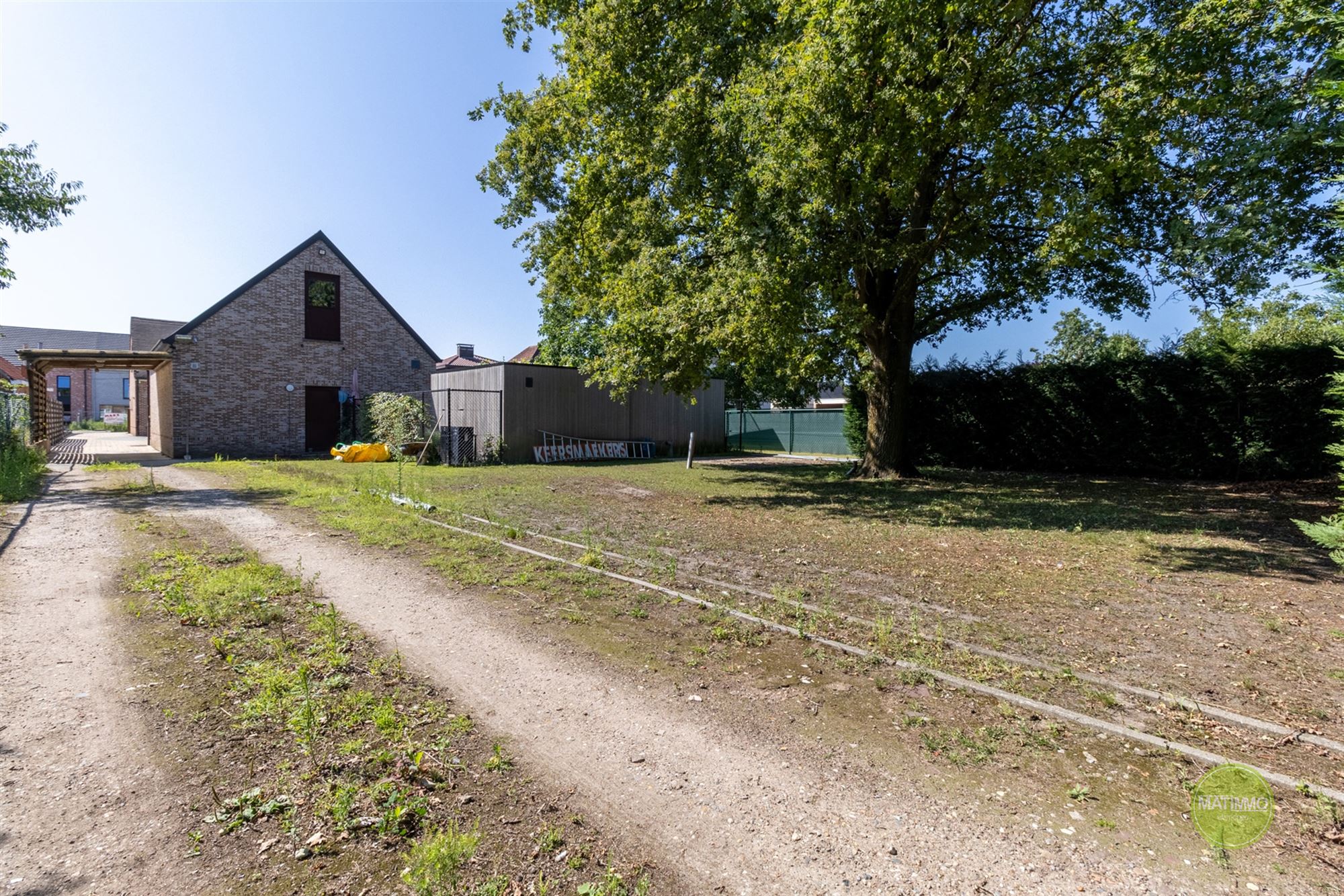 Instapklare gezinswoning met magazijn, zwembad en poolhouse  foto 34