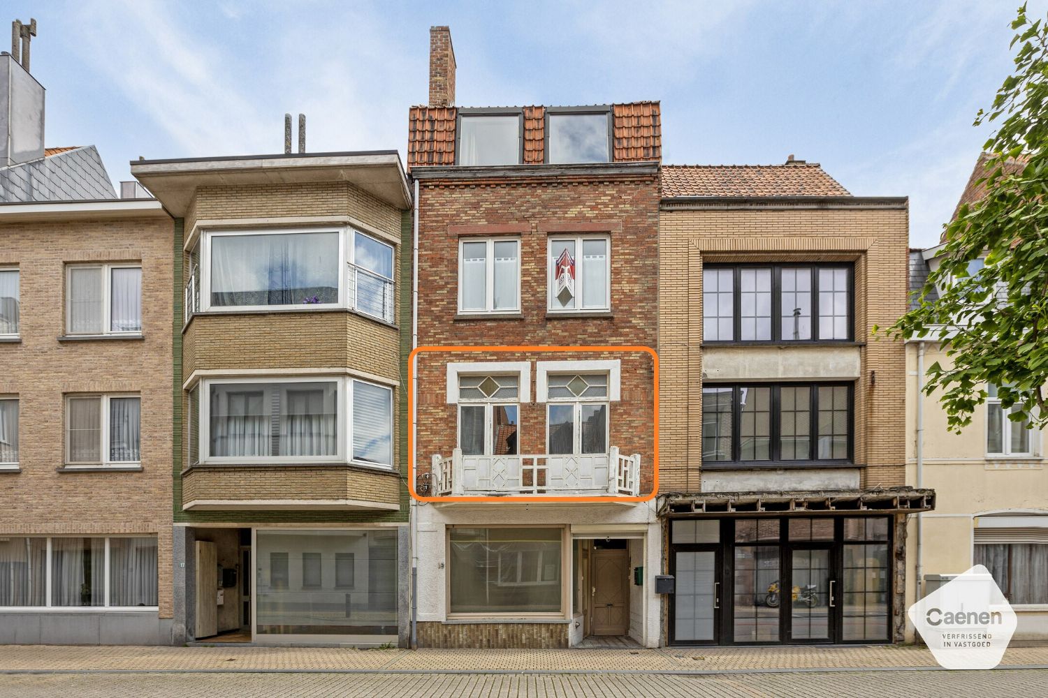 Zeer gezellige en lichtrijke studio met balkon vlak aan de markt foto 2