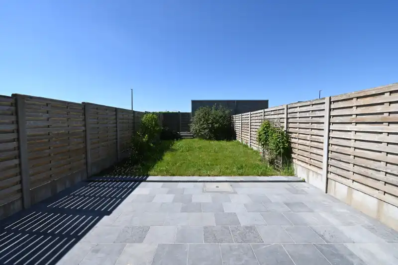 Moderne passiefwoning met 3 slaapkamers, garage en tuin op toplocatie in Deinze (EPC A) foto 2
