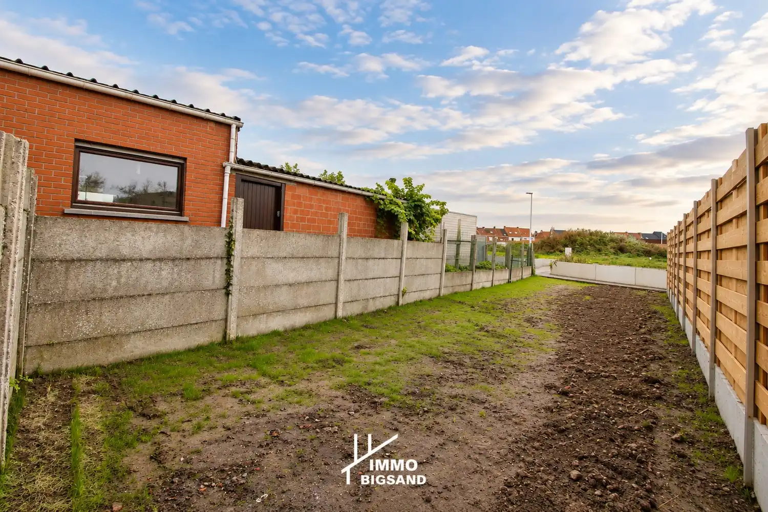 Volledig gerenoveerde woning met tuin en 3 slaapkamers met uitweg foto 19