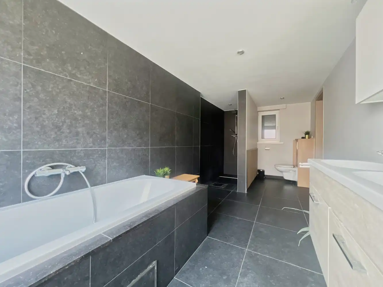 Prachtige gezinswoning (5 slpk / 2 badk) + zonnige tuin foto 11