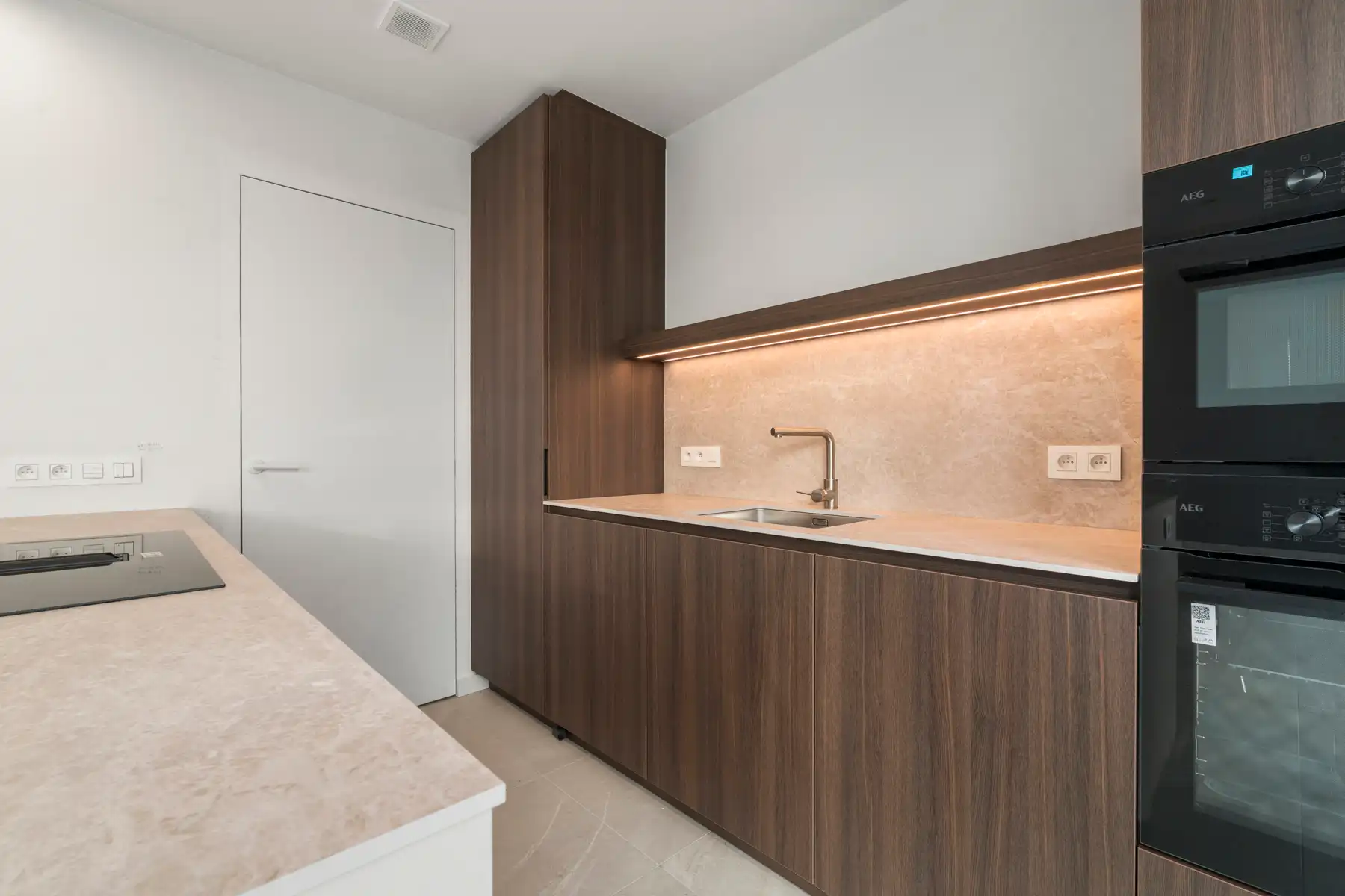 Moderne, halfopen woning foto 4