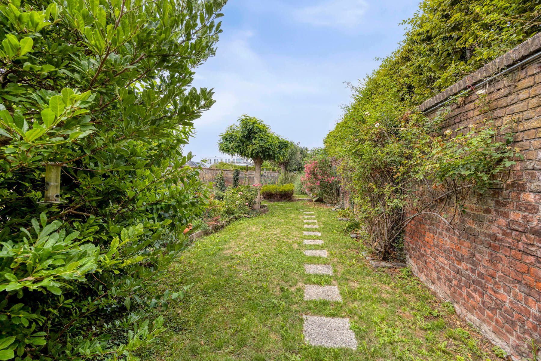 Charmant Herenhuis met grote tuin te Halle foto 19