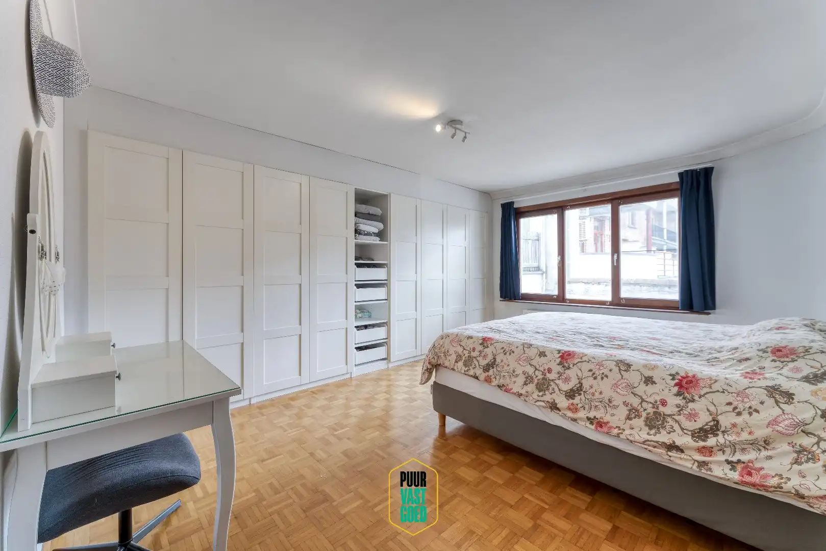 Riant appartement en studio boven grote handelsruimte  foto 15