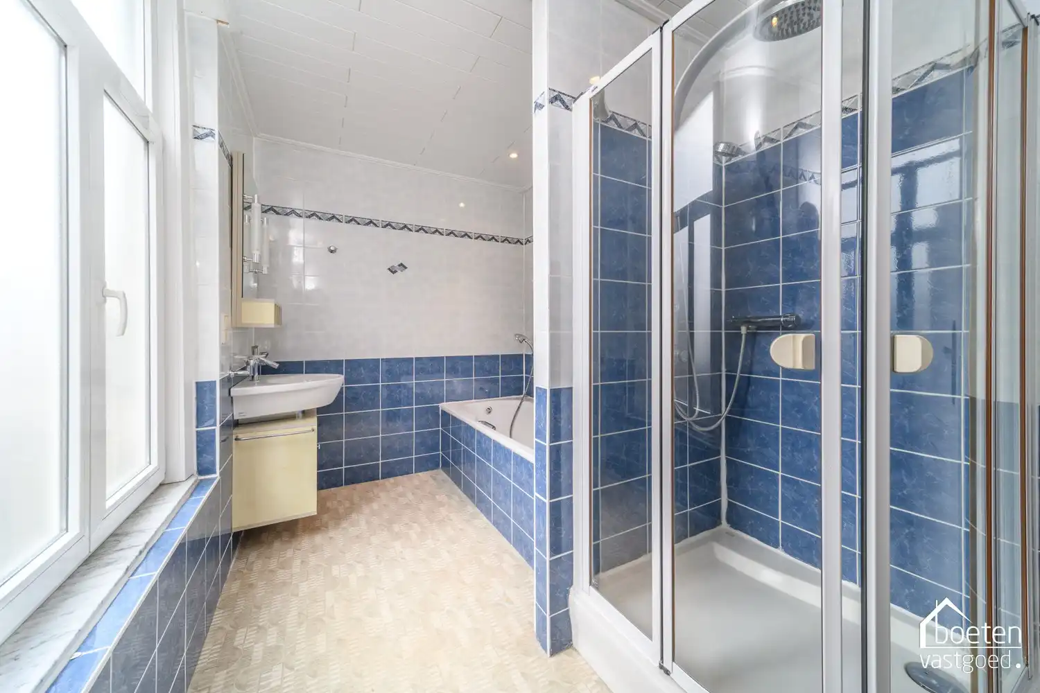 VEURNE: Karaktervol eigendom, type herenwoning, in het bruisende hart van Veurne-centrum, met een waaier van mogelijkheden! foto 13