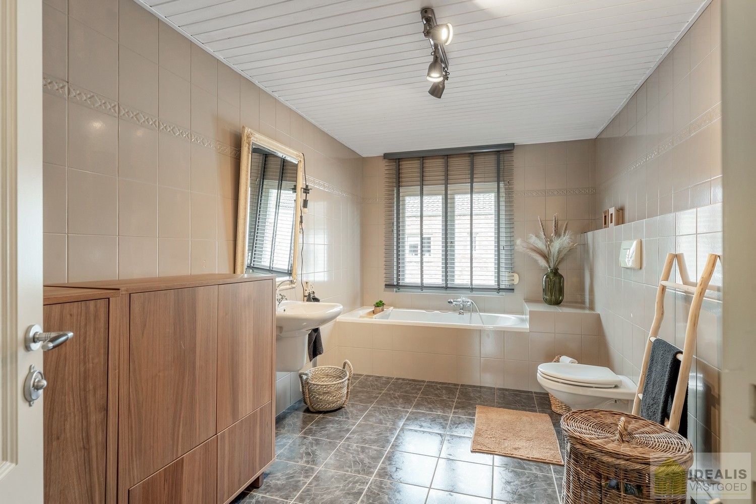 IDEALIS VASTGOED – Prachtige, stijlvolle woning mét B&B-gedeelte, van maar liefst +-315m² foto 29