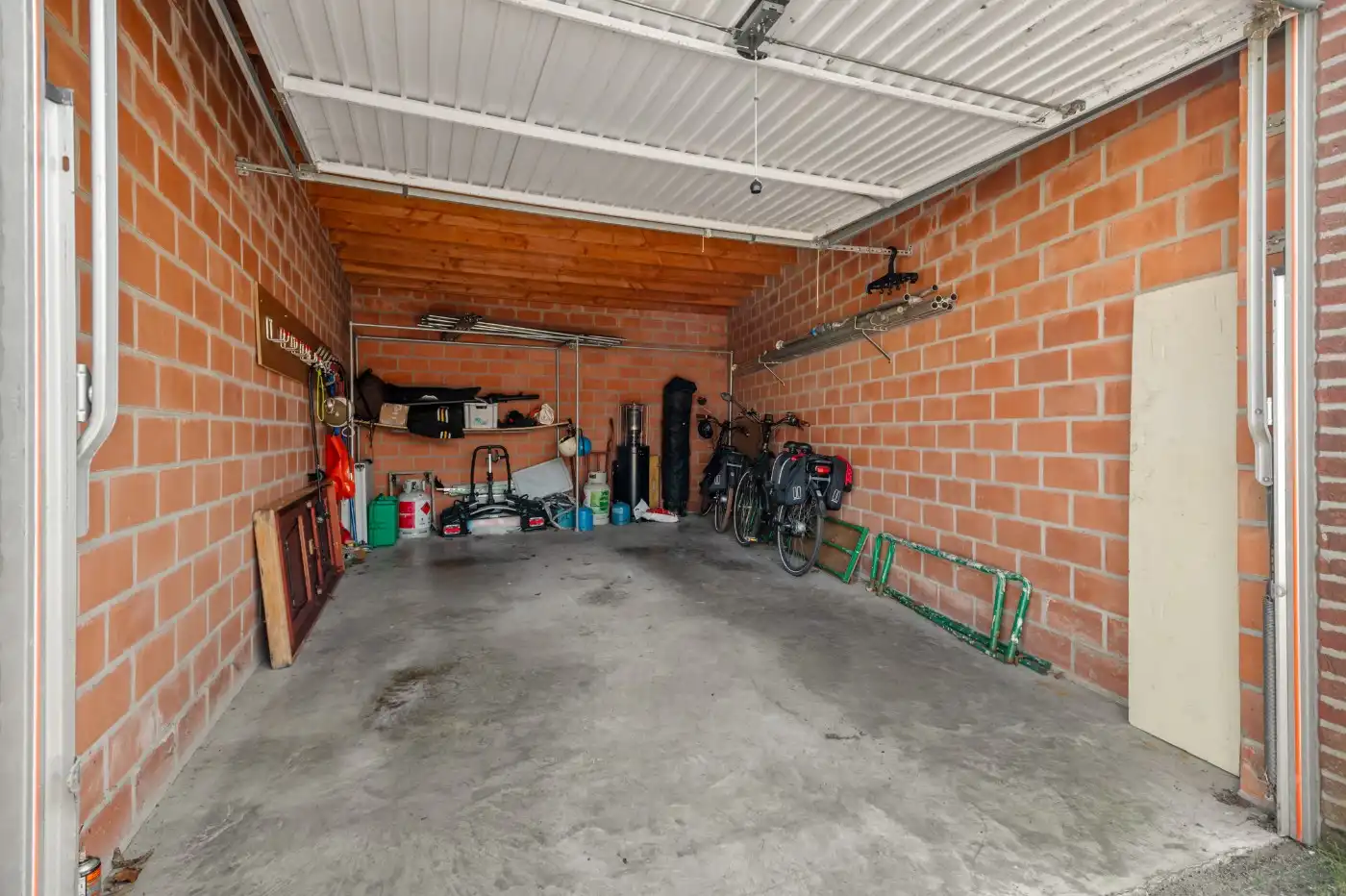Goed gelegen, privatieve garagebox in Hoevenen foto 2