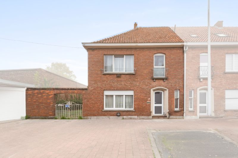 Ruime gezinswoning nabij centrum. foto {{pictureIndex}}