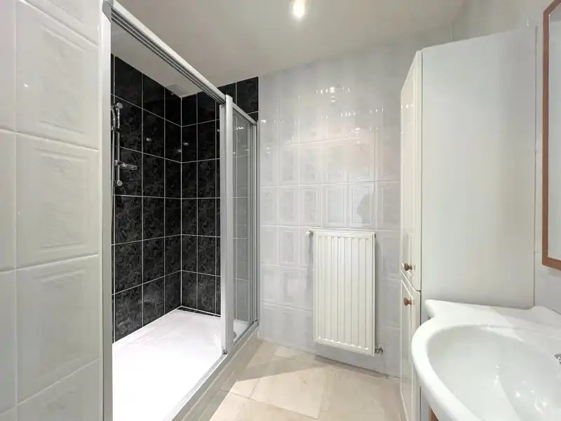 APPARTEMENT MET AUTOSTAANPLAATS te TORHOUT foto 12