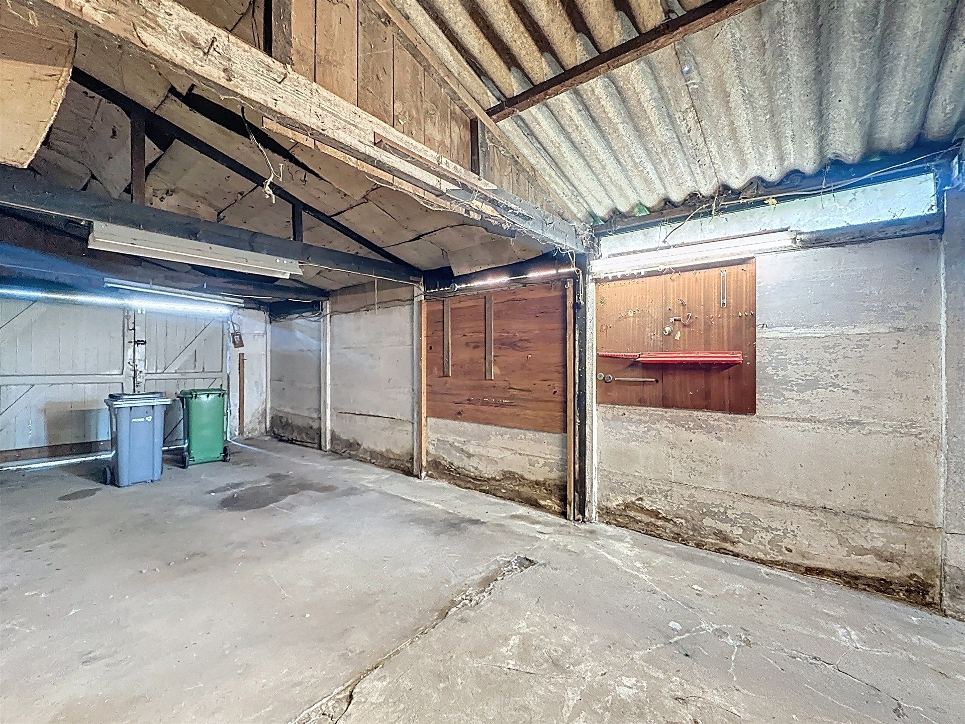 Halfopen bebouwing met 3 slaapkamers, ruime garage op perceel van 380m². foto 10