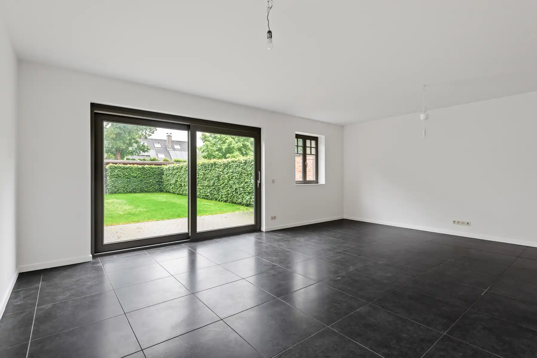 Gelijkvloers app. met tuin in het centrum van 's Gravenwezel. foto 3