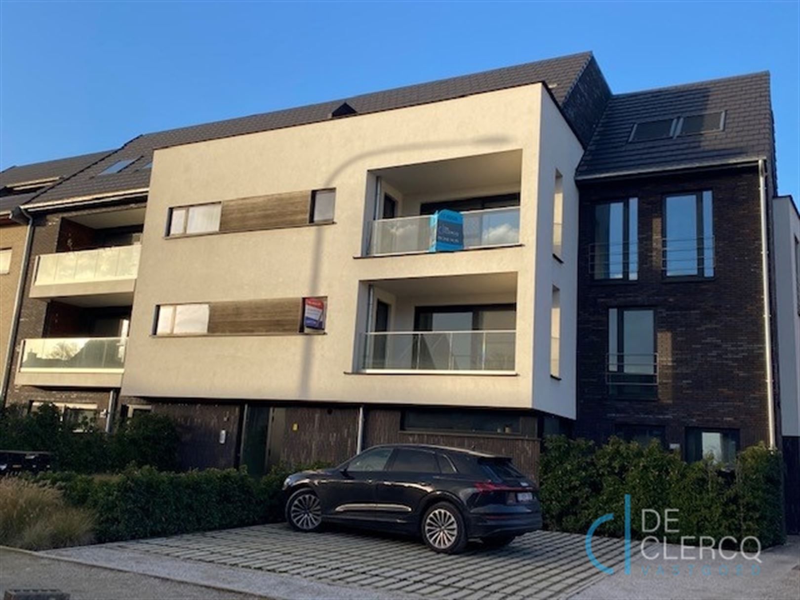 Ruim appartement TE HUUR op een topligging te Zeveneken! foto {{pictureIndex}}