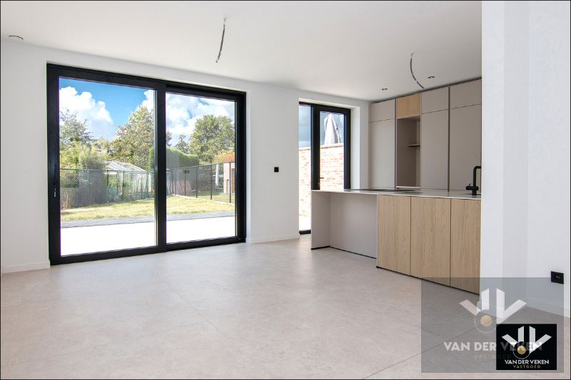 Totaal en hoogwaardig afgewerkte, moderne pastoriestijl nieuwbouwwoning op een steenworp van het natuurgebied 'Dautenweyers' te Diepenbeek foto 9