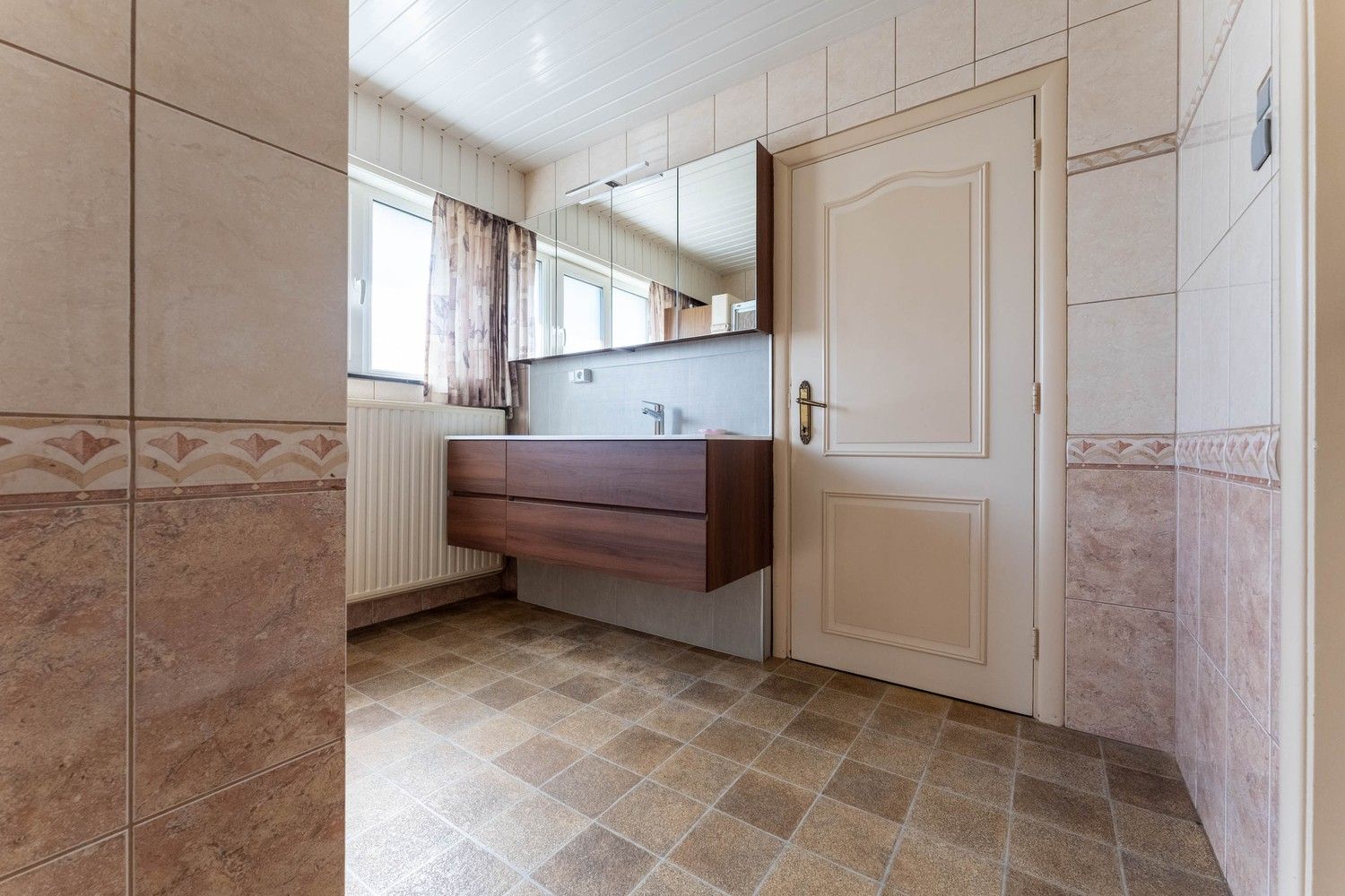 Landelijk gelegen vrijstaande woning op 12a 38ca nabij de Nederlandse grens! foto 17