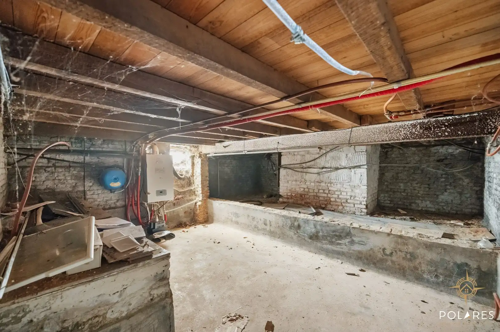 Charmant en instapklaar gelijkvloers appartement met koer en autostaanplaats foto 12