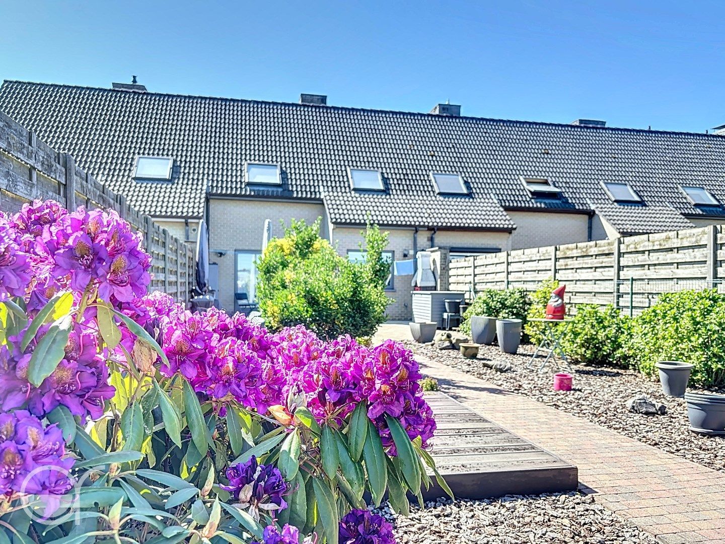 Instapklare rijwoning met tuin en 2 parkeerplaatsen  foto 12