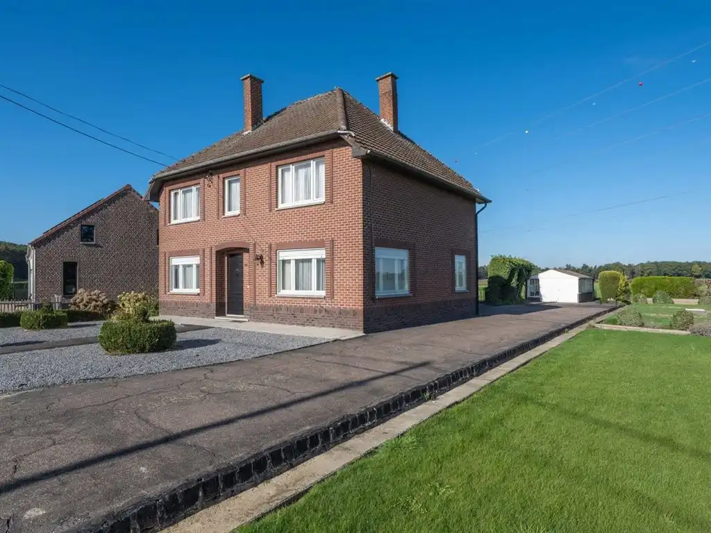 Landelijk gelegen vrijstaande woning op een riant perceel foto 3