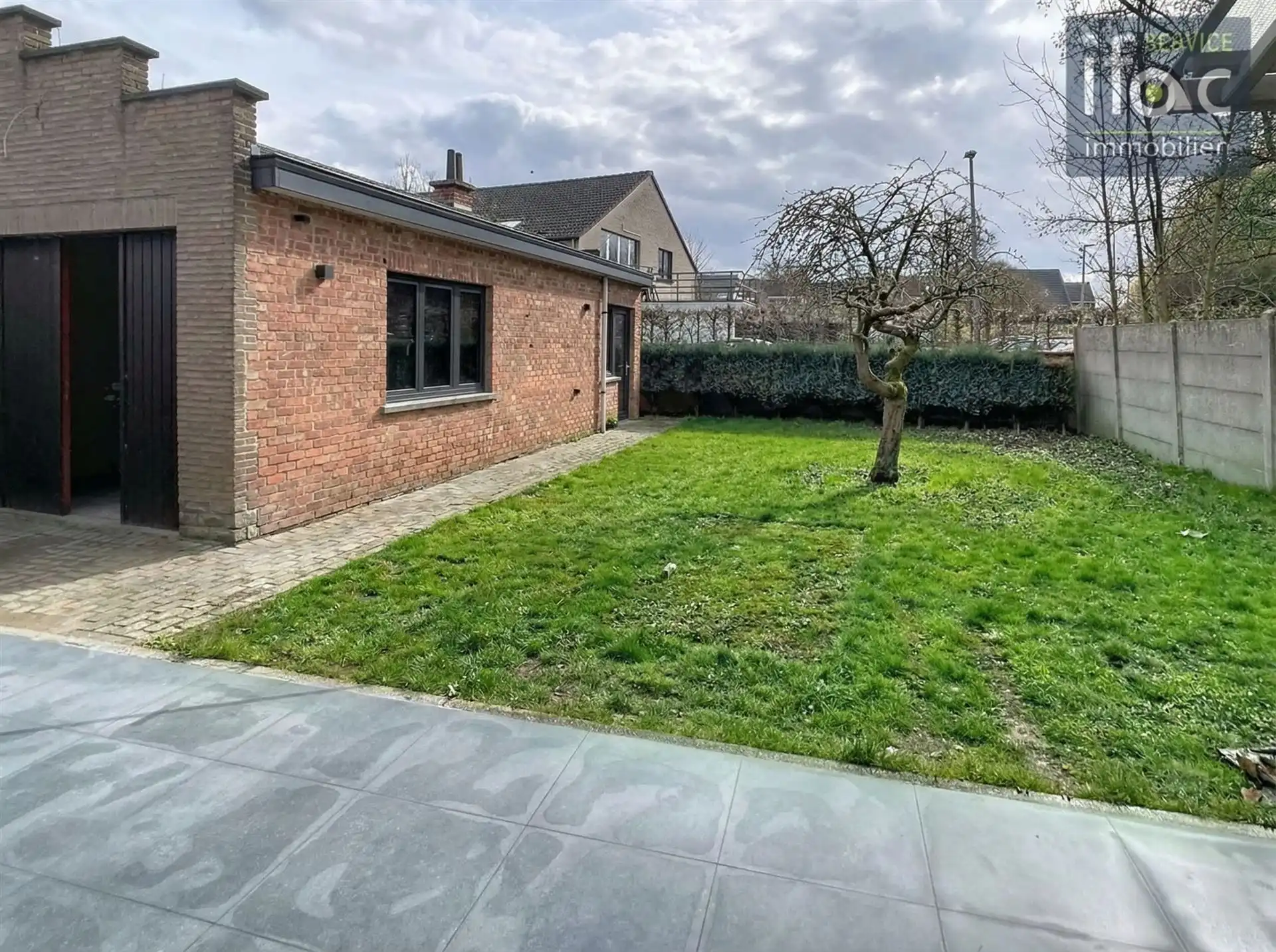 Volledig vernieuwd woning, grote garage, tuin, 3 gr slpks foto 4