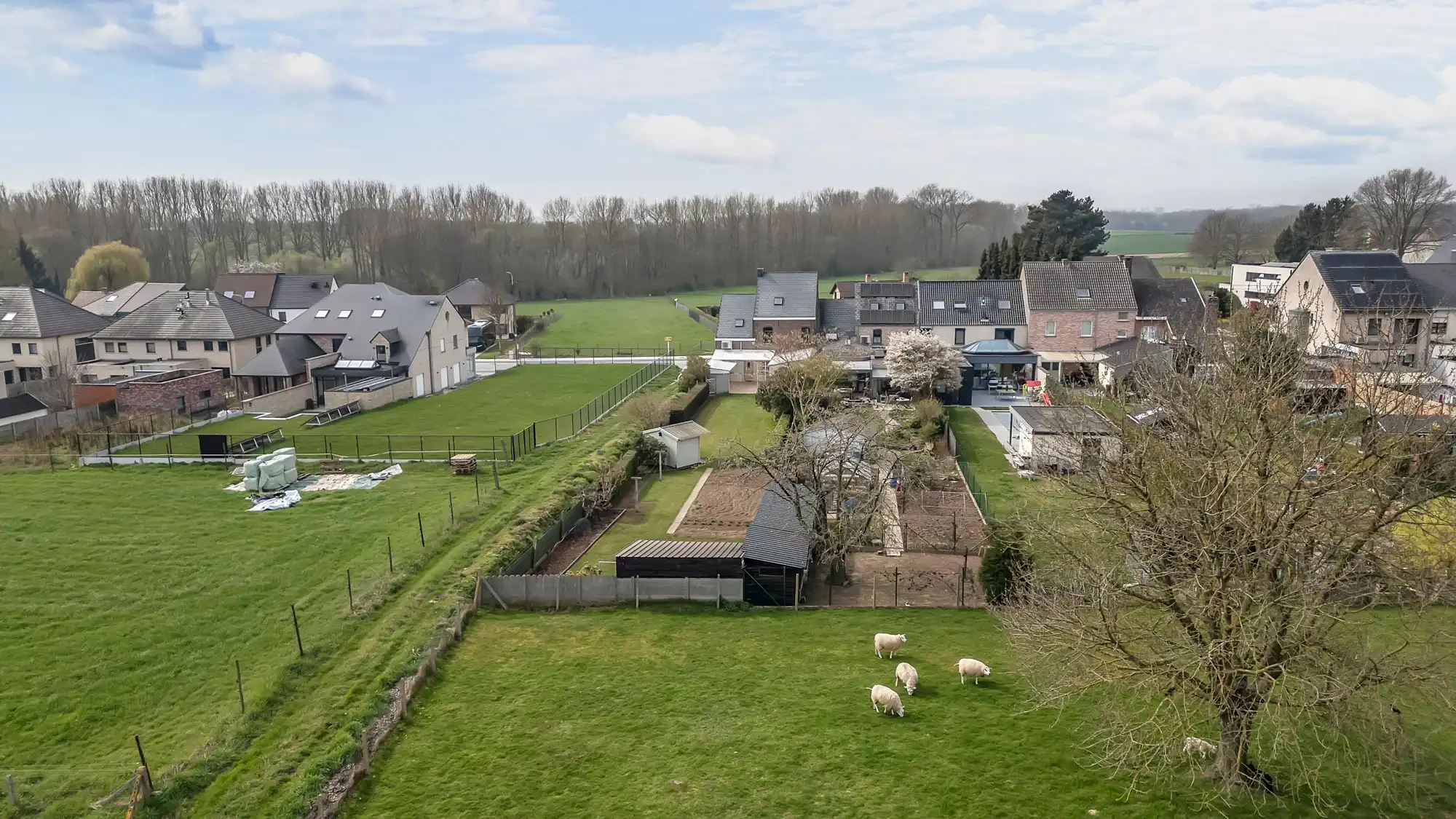 Goed onderhouden woning met garage op strategische locatie foto 27