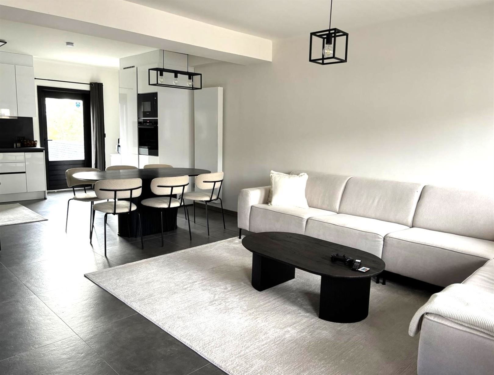 TE HUUR: Duplex-appartement met centrale ligging te Heusden-Zolder!  foto 2