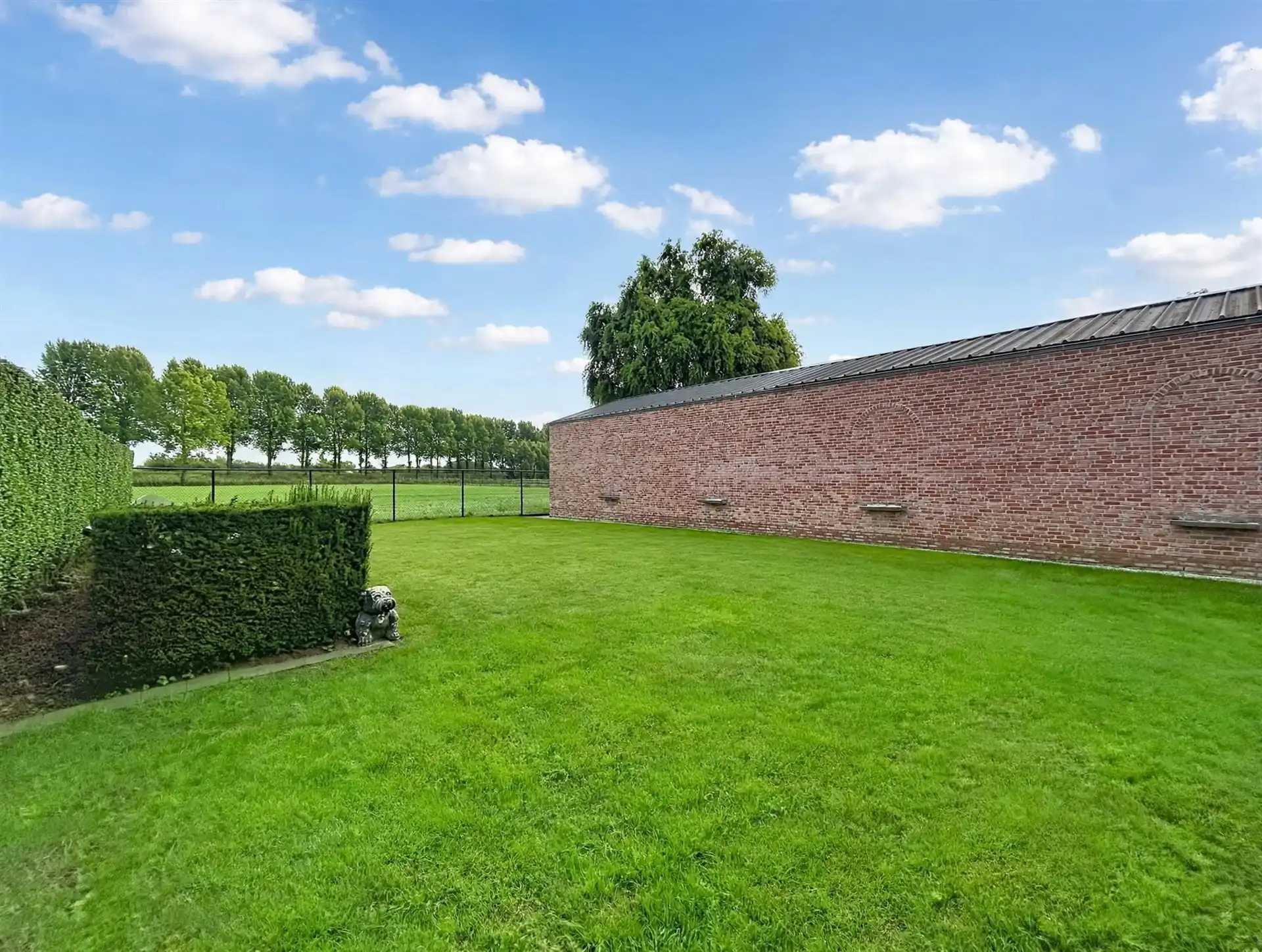 Energiezuinge open bebouwing met 5 slaapkamers, magazijn, zwemvijver en poolhouse op perceel van 1188m² foto 4